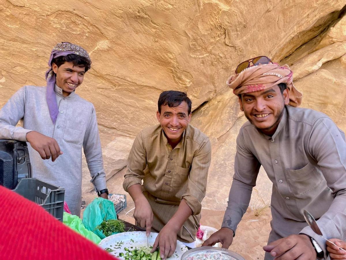 Wadi Rum Bedouin Tour With A Camp 외부 사진