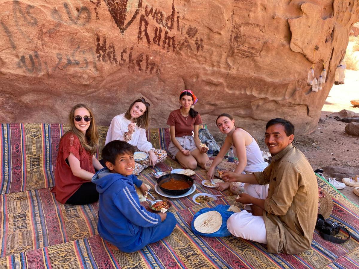 Wadi Rum Bedouin Tour With A Camp 외부 사진