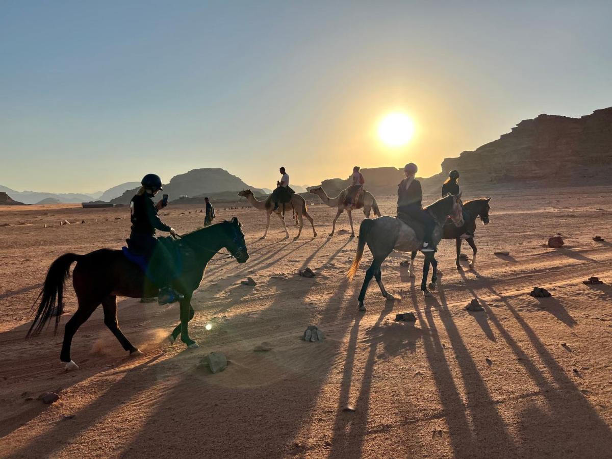 Wadi Rum Bedouin Tour With A Camp 외부 사진