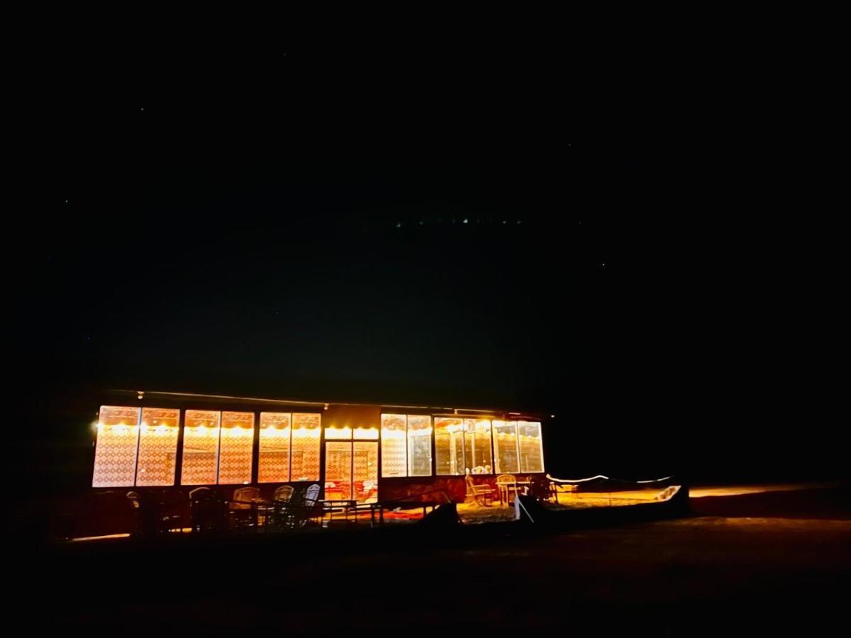 Wadi Rum Bedouin Tour With A Camp 외부 사진